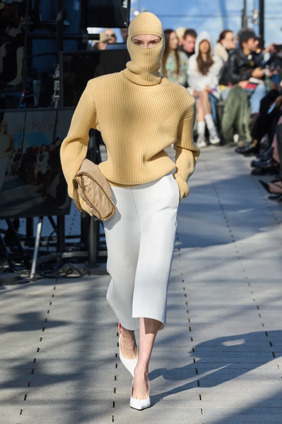00014-stella-mccartney-fall-2024-ready-to-wear-credit-gorunway
