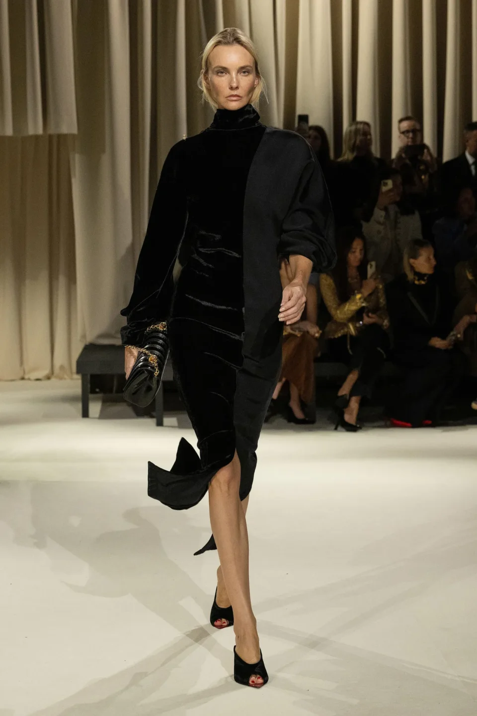 00016-schiaparelli-fall-2024-ready-to-wear-credit-brand