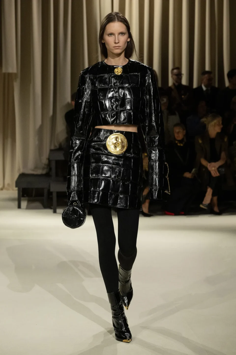 00019-schiaparelli-fall-2024-ready-to-wear-credit-brand