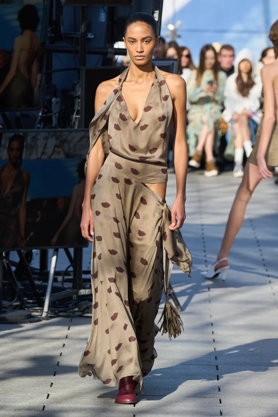 00020-stella-mccartney-fall-2024-ready-to-wear-credit-gorunway