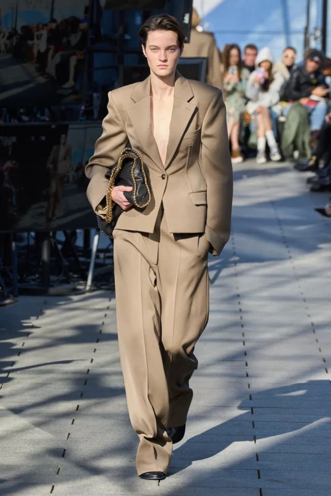 00021-stella-mccartney-fall-2024-ready-to-wear-credit-gorunway