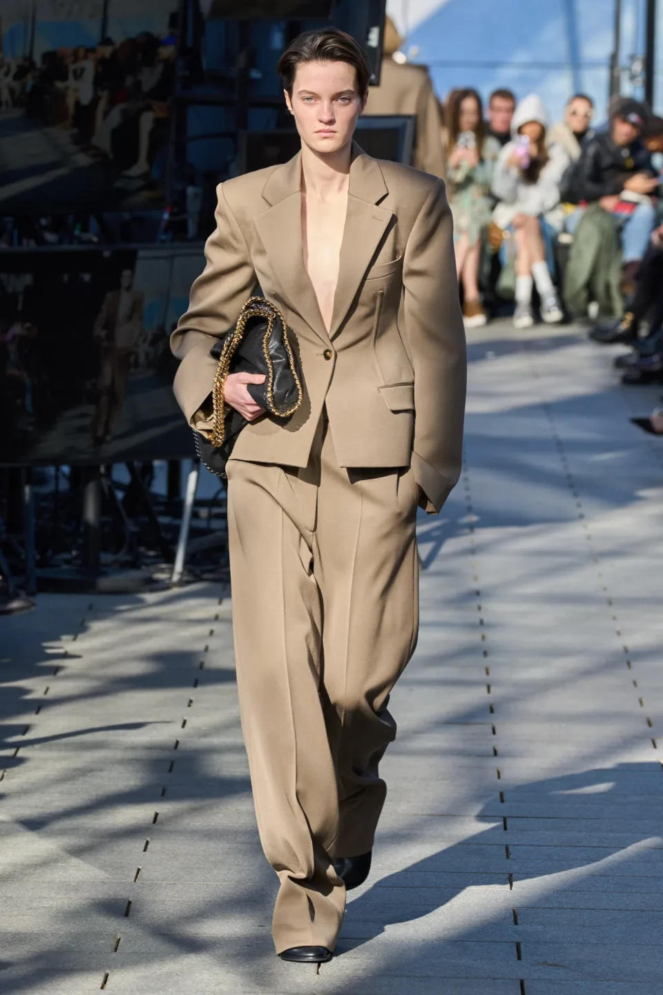 00021-stella-mccartney-fall-2024-ready-to-wear-credit-gorunway