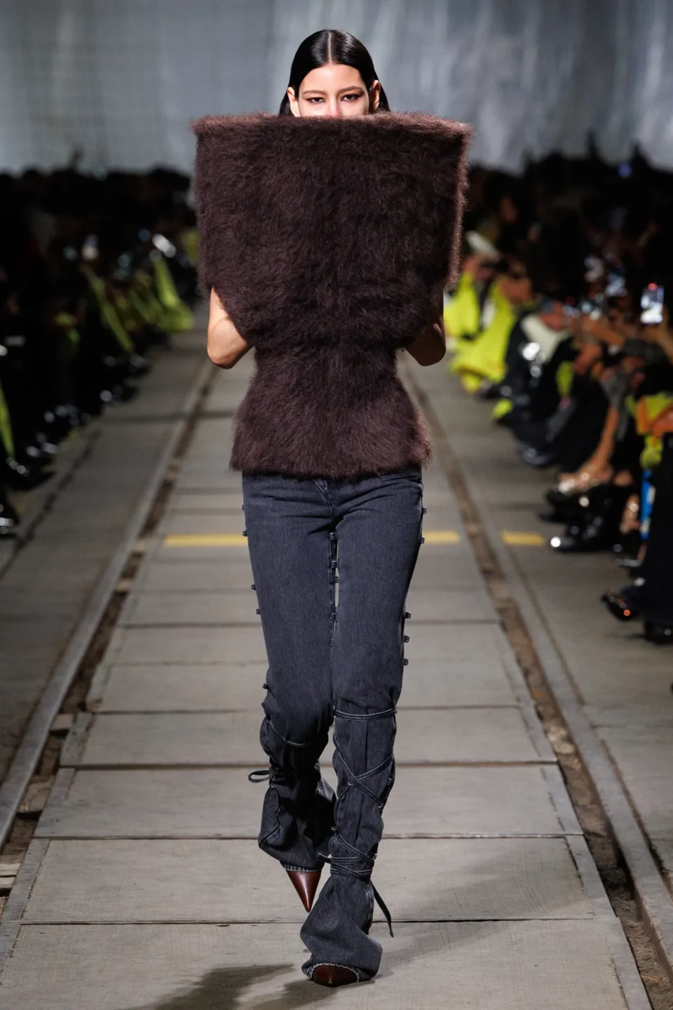 00023-alexander-mcqueen-fall-2024-ready-to-wear-credit-brand