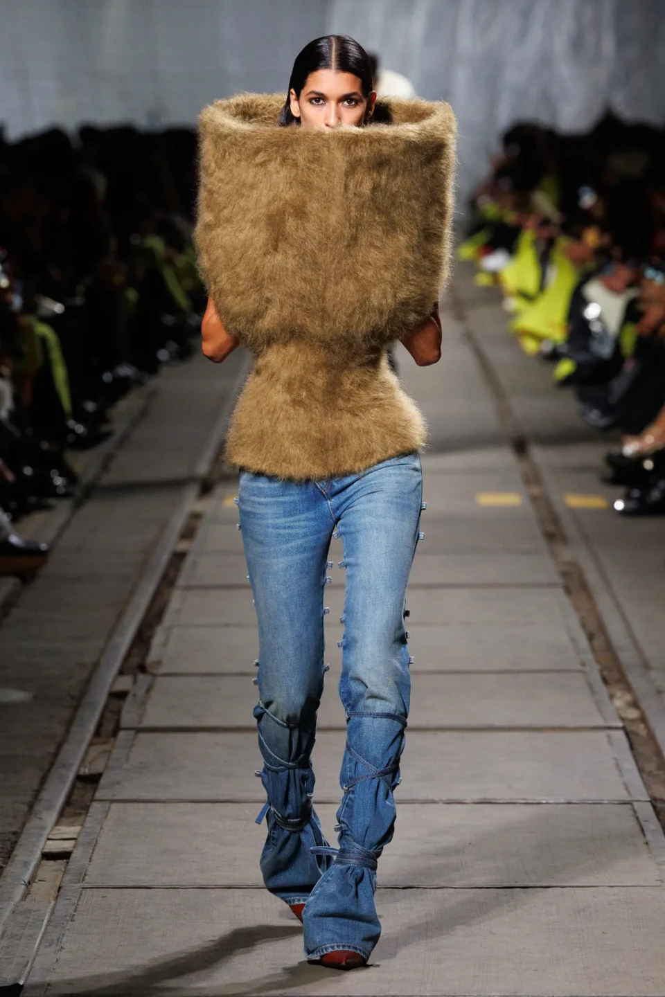 00024-alexander-mcqueen-fall-2024-ready-to-wear-credit-brand