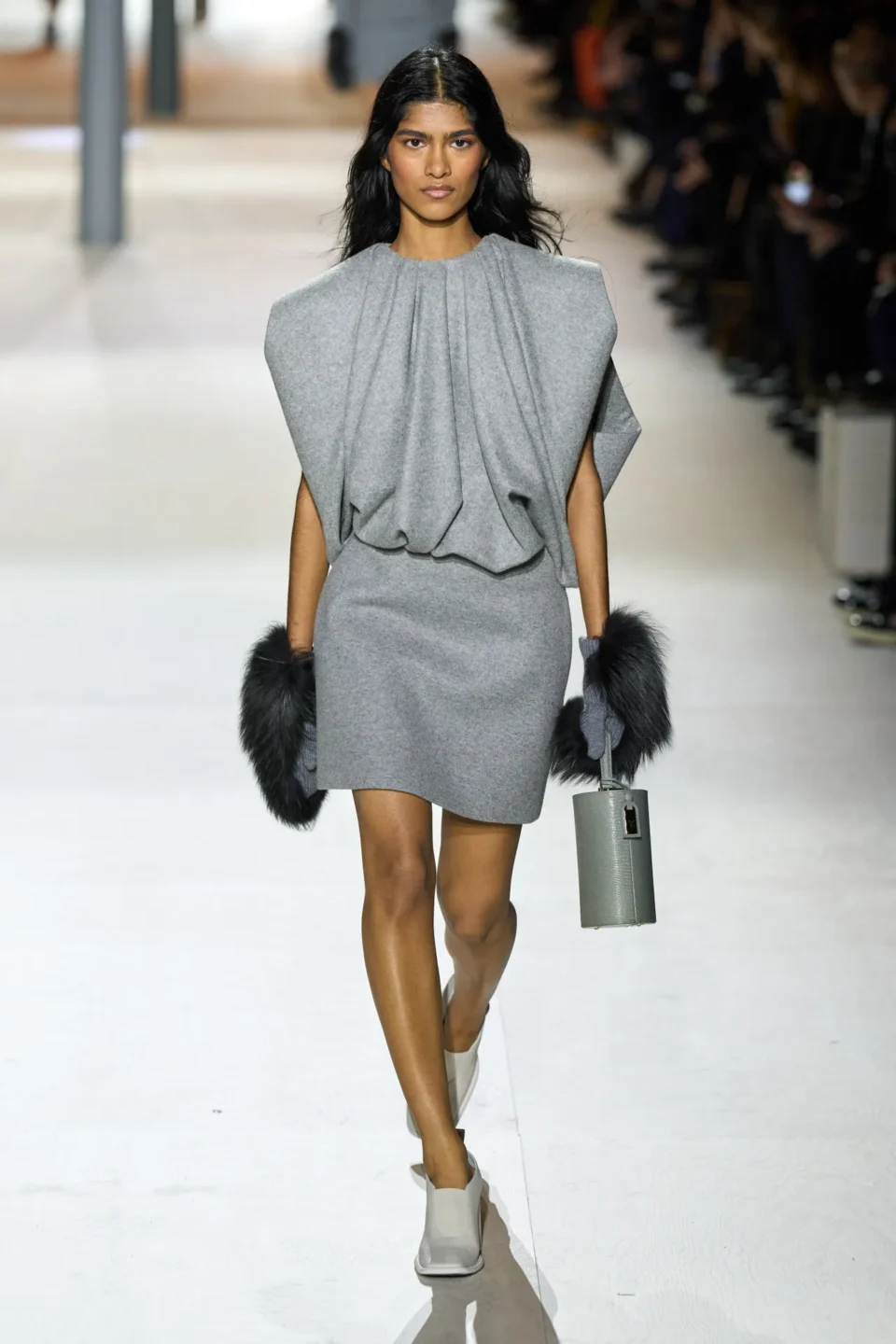 00024-louis-vuitton-fall-2024-ready-to-wear-credit-gorunway