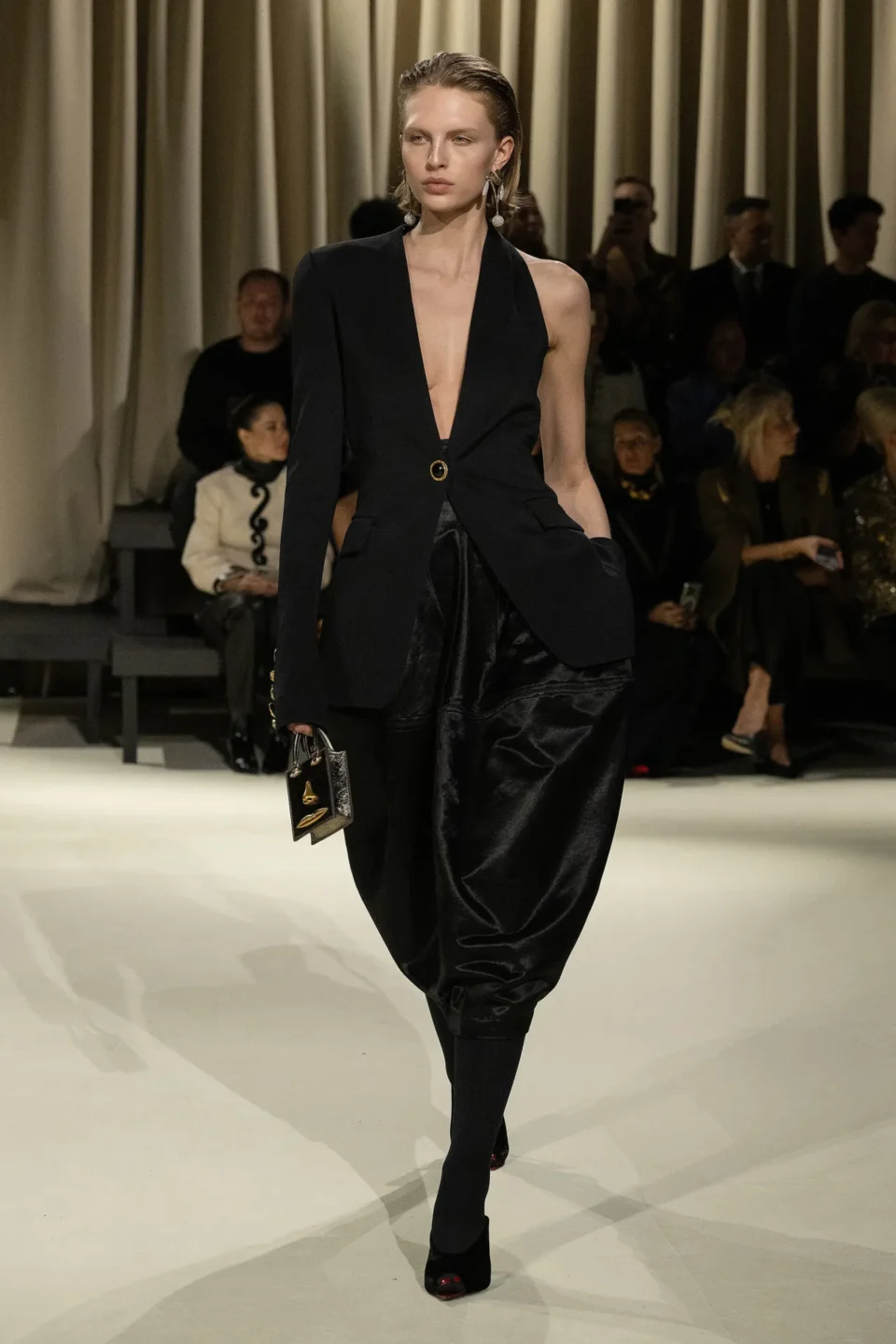 00025-schiaparelli-fall-2024-ready-to-wear-credit-brand