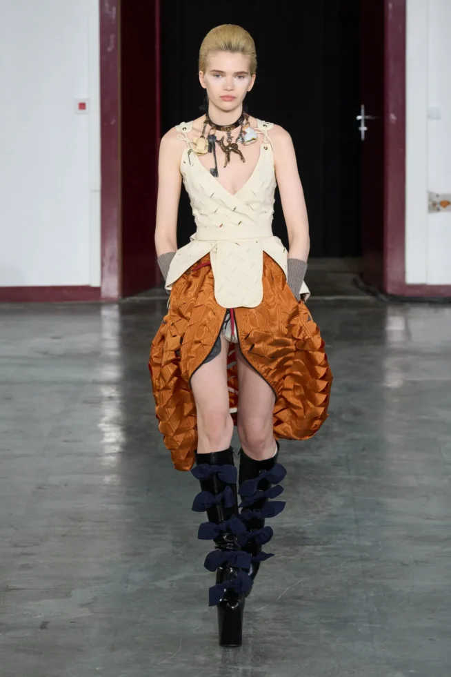 00035-andrea-kronthaler-for-vivienne-westwood-fall-2024-ready-to-wear-credit-gorunway