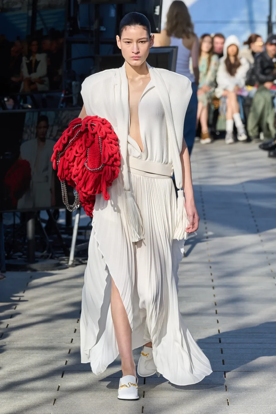 00040-stella-mccartney-fall-2024-ready-to-wear-credit-gorunway