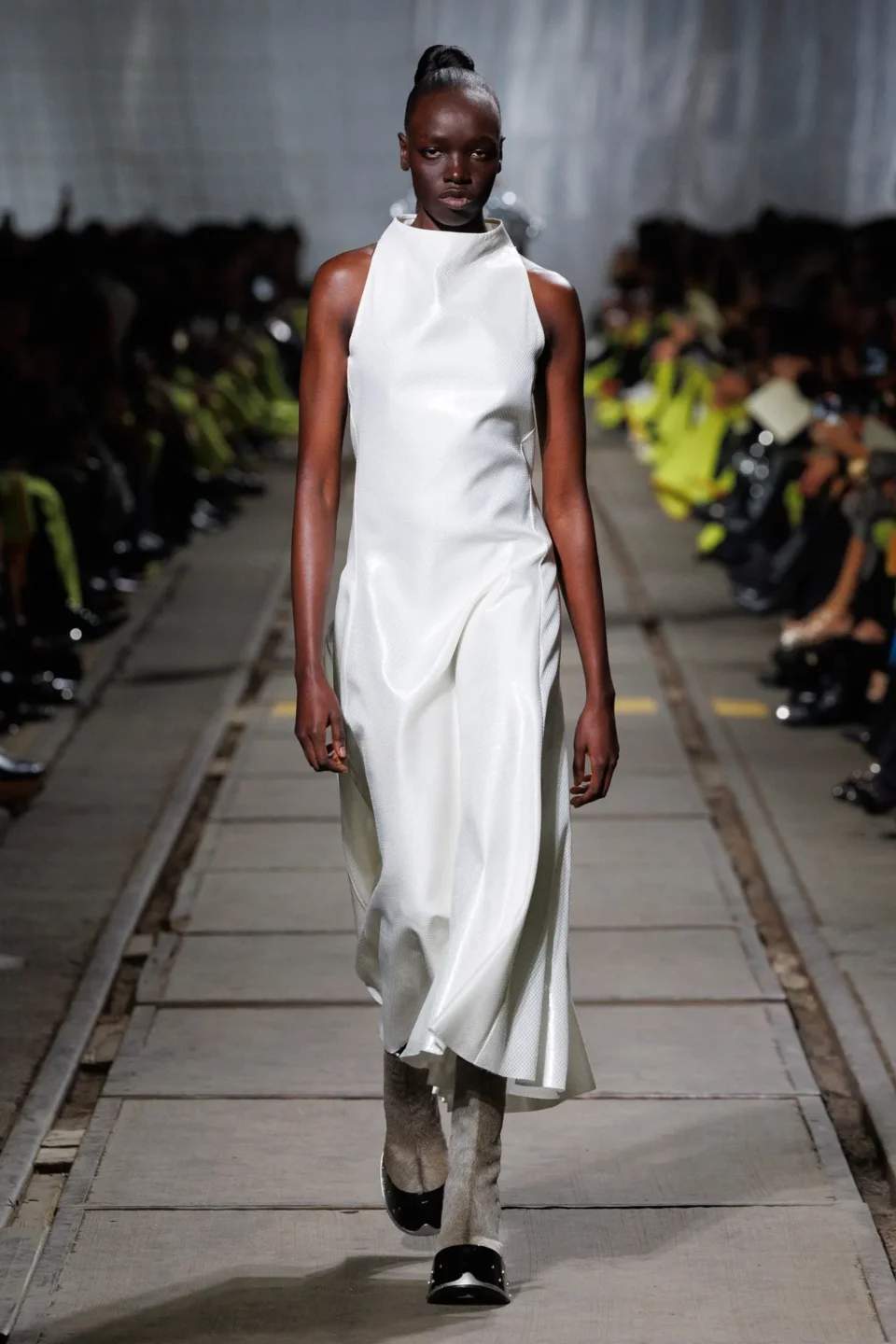 00041-alexander-mcqueen-fall-2024-ready-to-wear-credit-brand