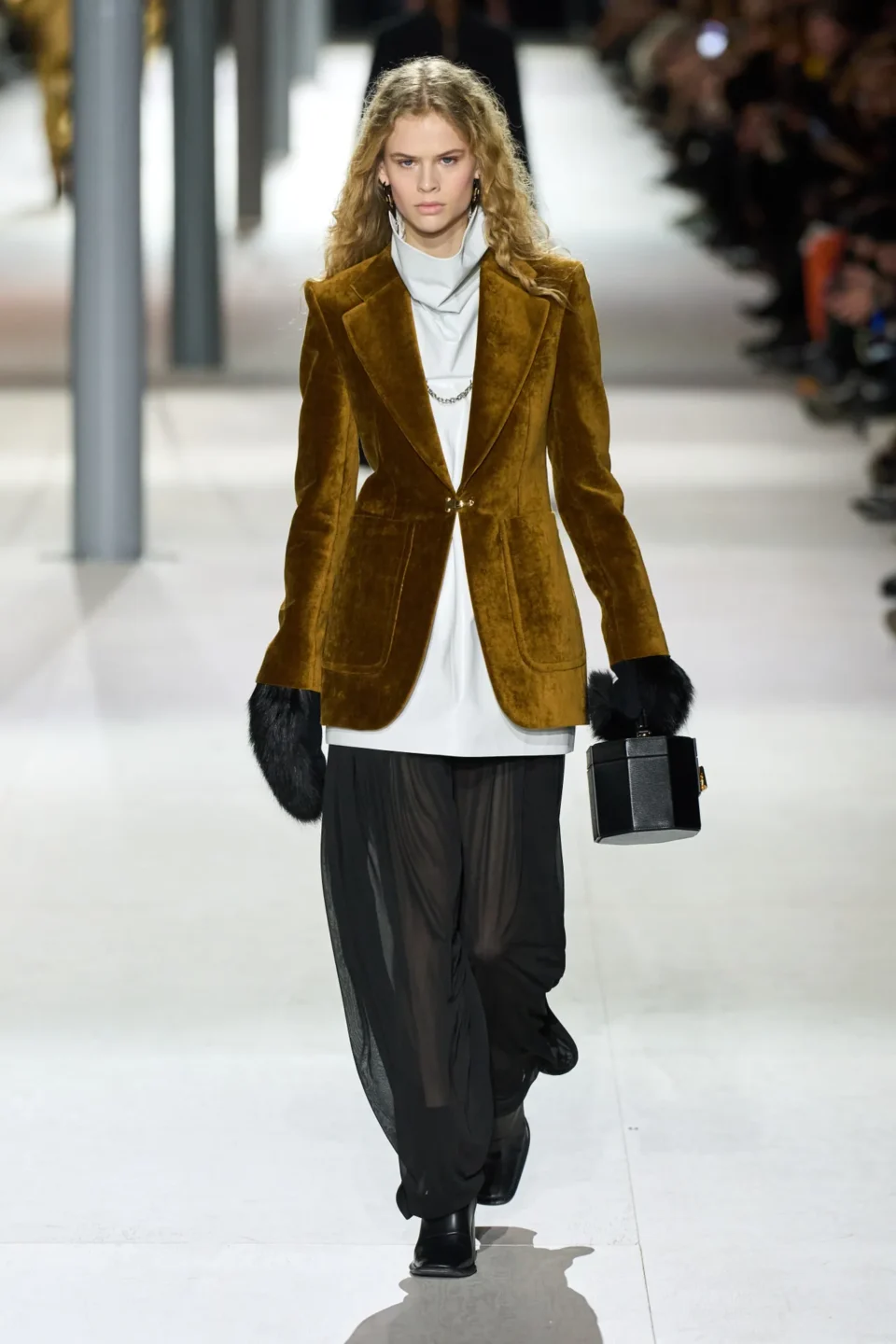 00049-louis-vuitton-fall-2024-ready-to-wear-credit-gorunway