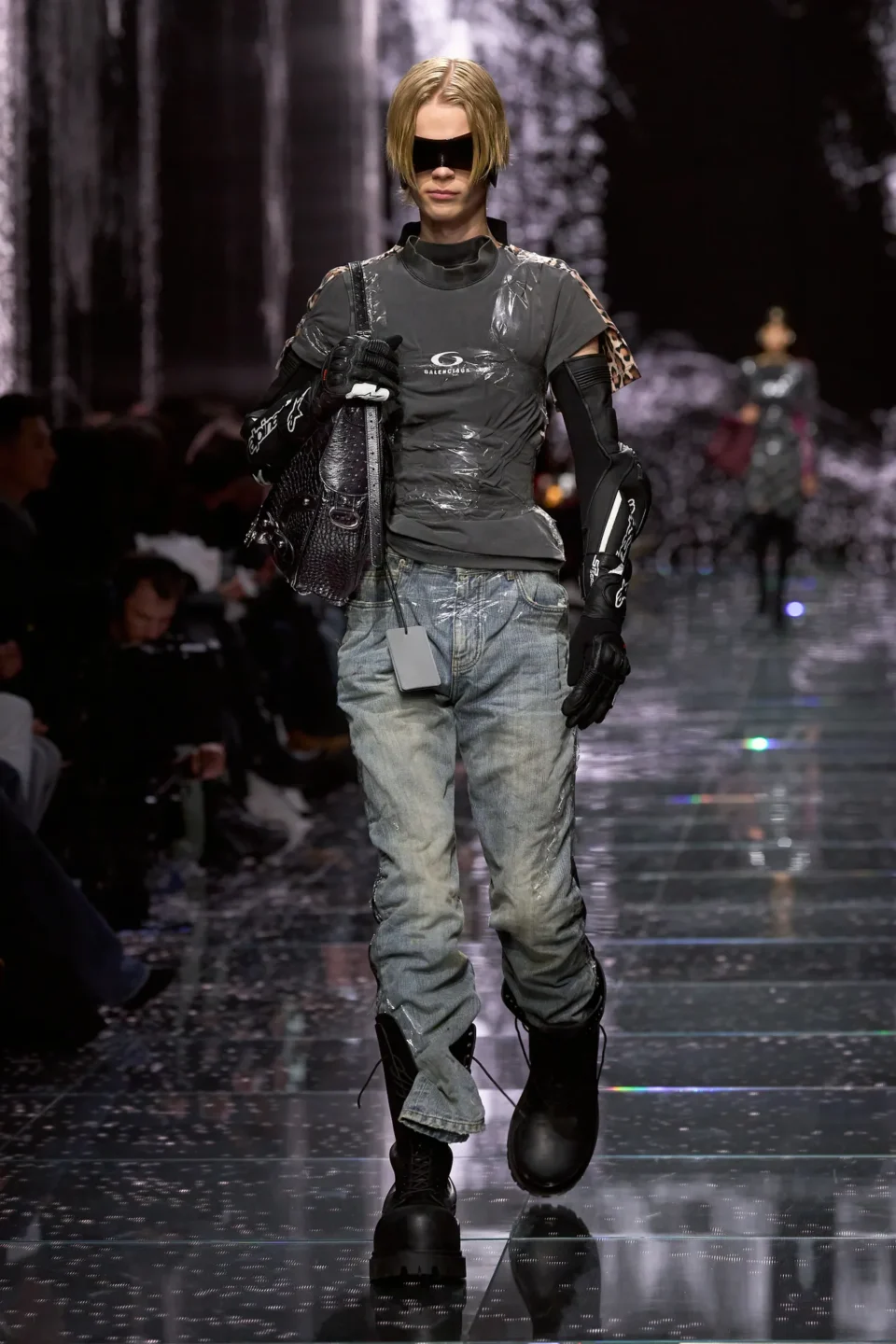 00056-balenciaga-fall-2024-ready-to-wear-credit-gorunway