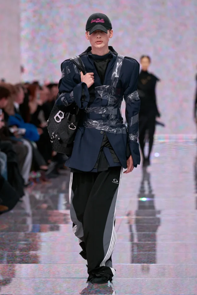 00060-balenciaga-fall-2024-ready-to-wear-credit-gorunway