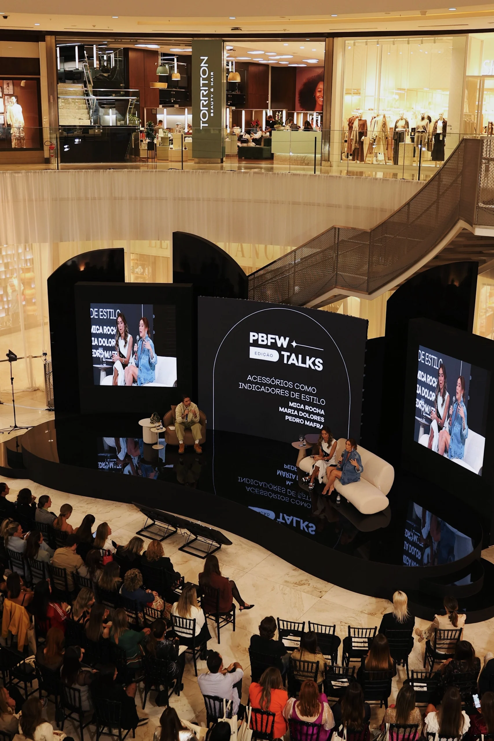 1ª PBFW Edição Talks que promoveu série de encontros e discussões sobre o cenário da moda contemporânea no shopping patio batel
O evento foi realizado pelo shopping Pátio Batel, em Curitiba, e reuniu em dois dias uma plateia lotada e diversa.
 