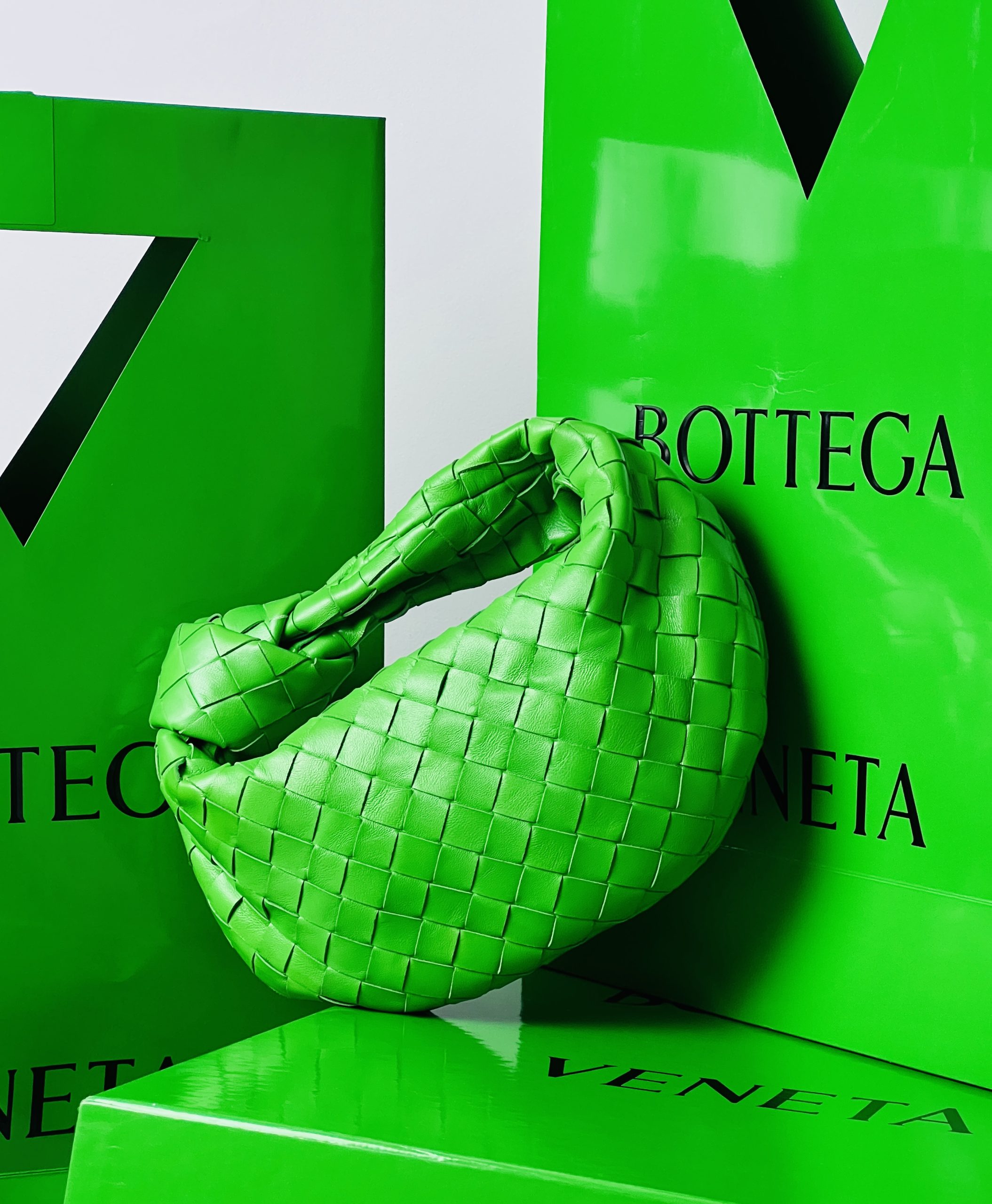 As cores que definem as marcas de moda