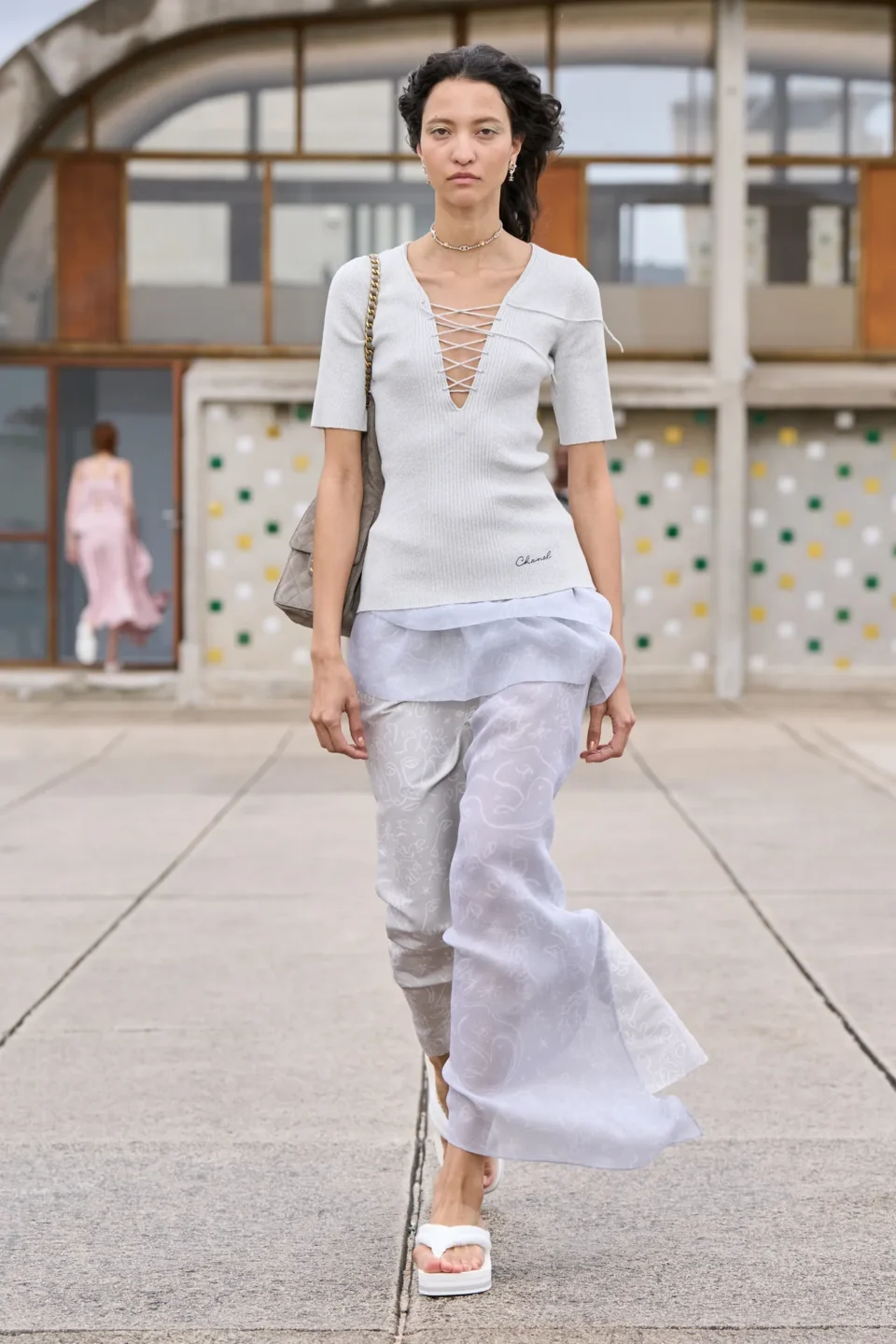 00060-chanel-resort-2025-credit-gorunway