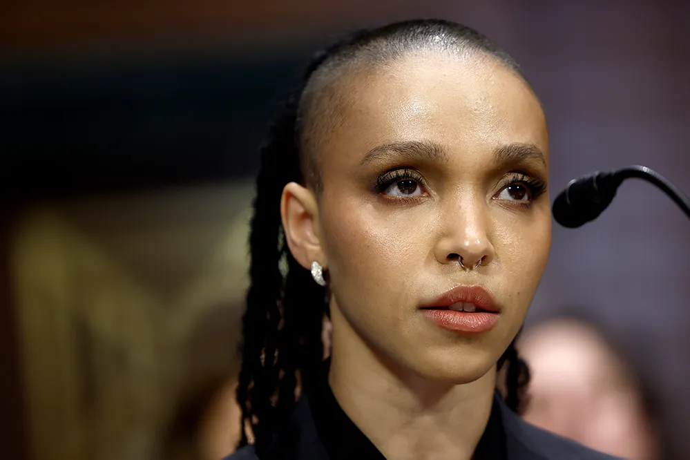 FKA Twigs cria clone digital para interagir em suas redes e se diz preocupada com a Inteligência Artificial