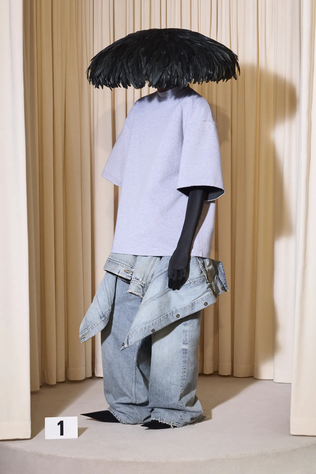 00001-balenciaga-fall-24-couture-credit-brand