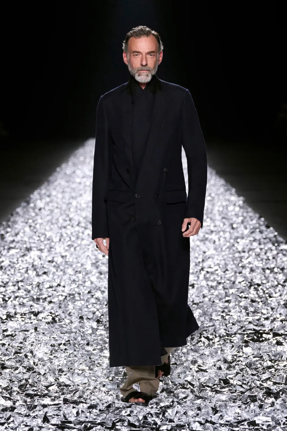 00001-dries-van-noten-spring-2025-menswear-credit-gorunway