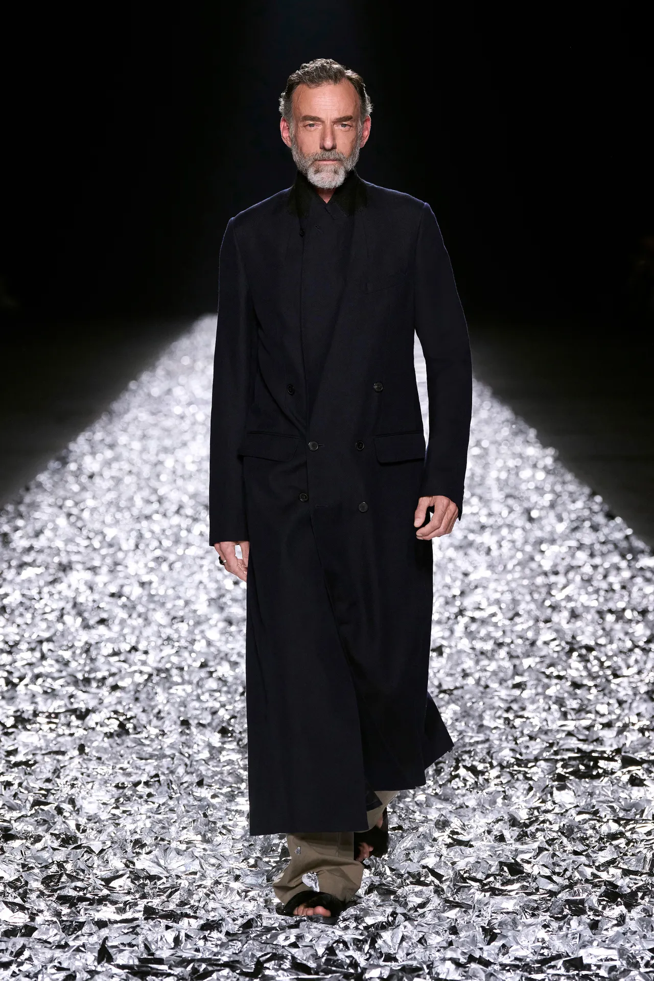 00001-dries-van-noten-spring-2025-menswear-credit-gorunway