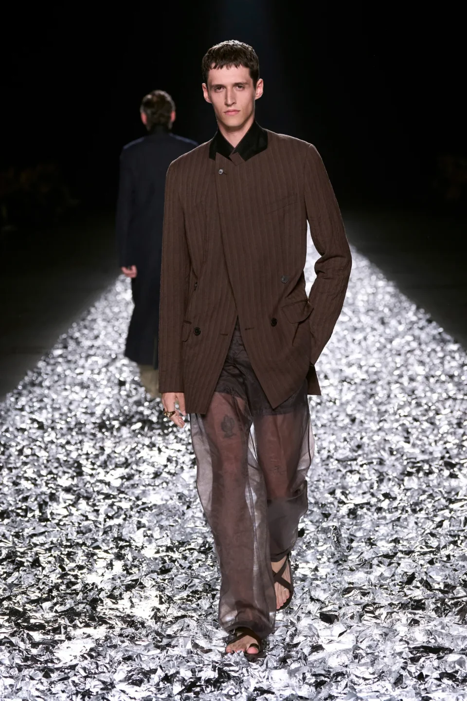 00002-dries-van-noten-spring-2025-menswear-credit-gorunway