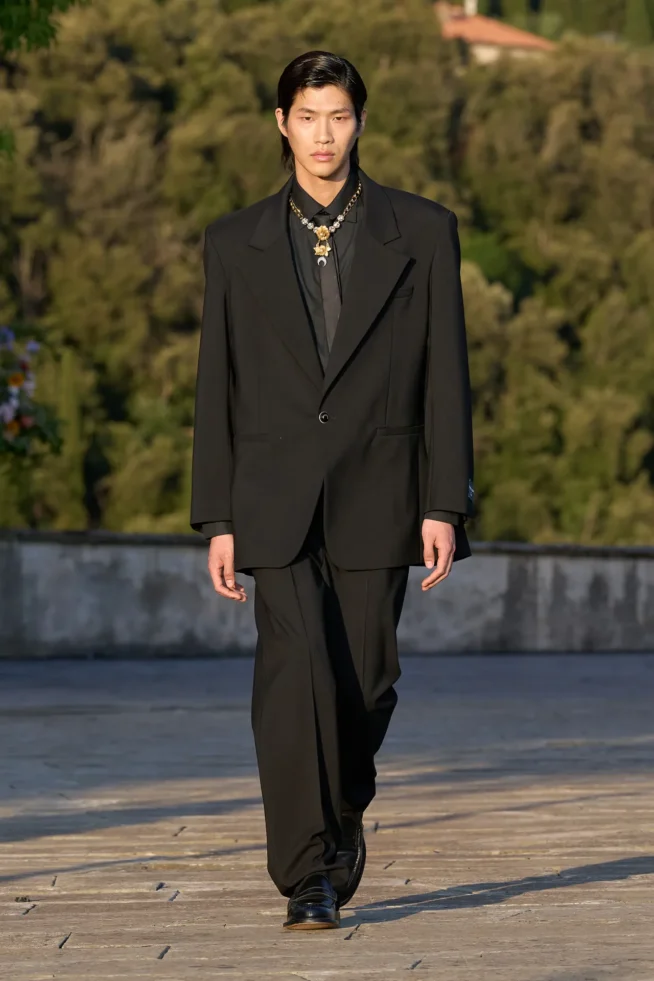 00002-marine-serre-spring-2025-menswear-credit-gorunway