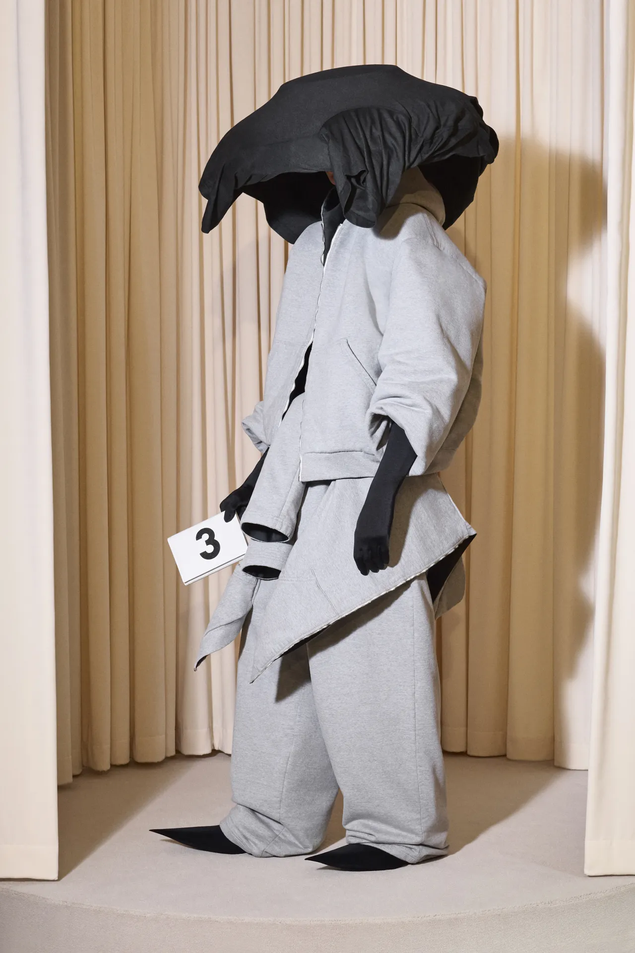 00003-balenciaga-fall-24-couture-credit-brand