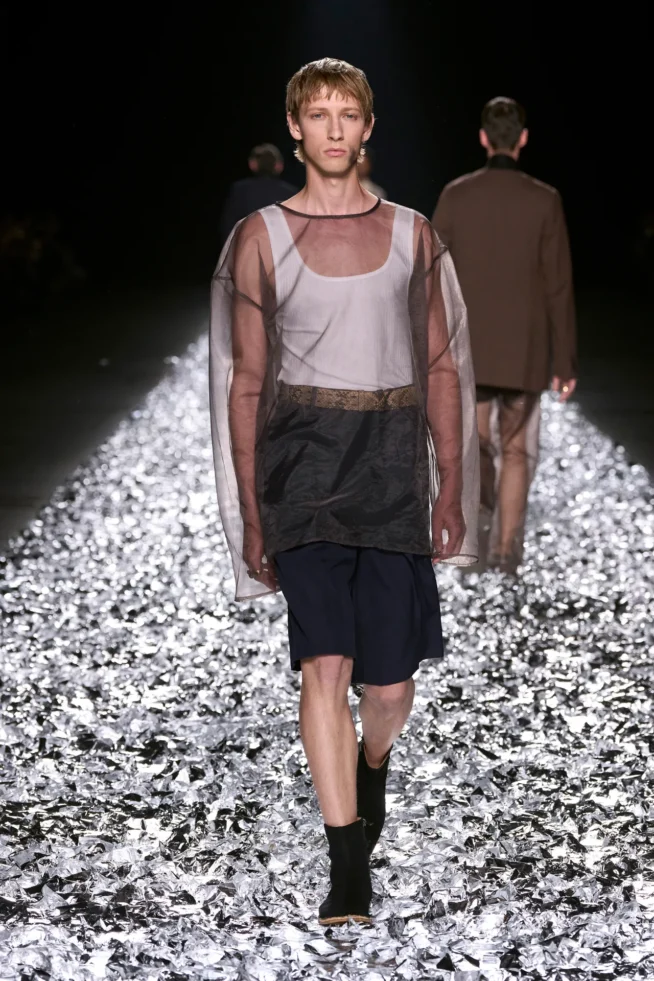 00003-dries-van-noten-spring-2025-menswear-credit-gorunway