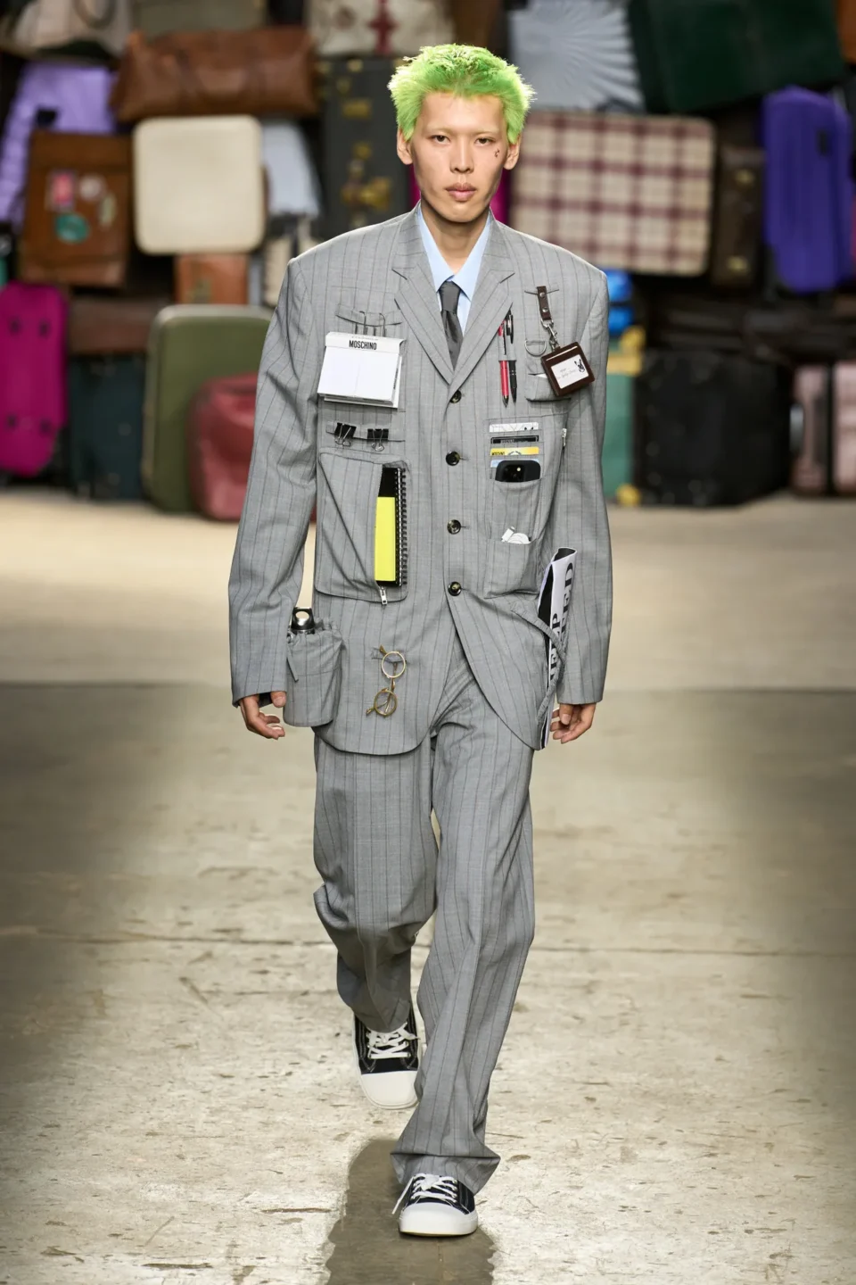 00003-moschino-spring-25-mens-credit-gorunway