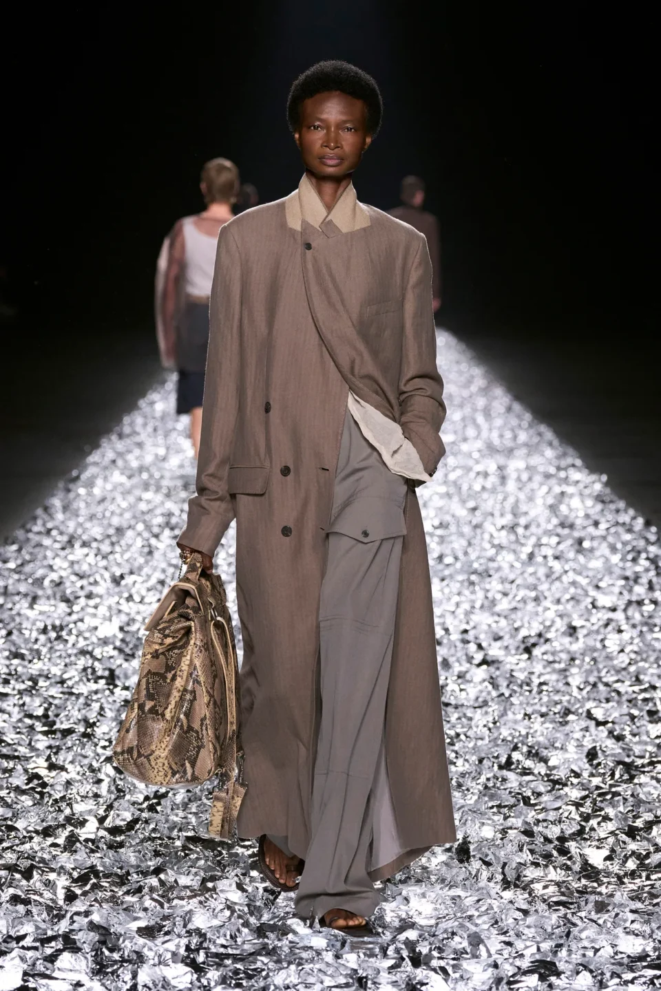 00004-dries-van-noten-spring-2025-menswear-credit-gorunway