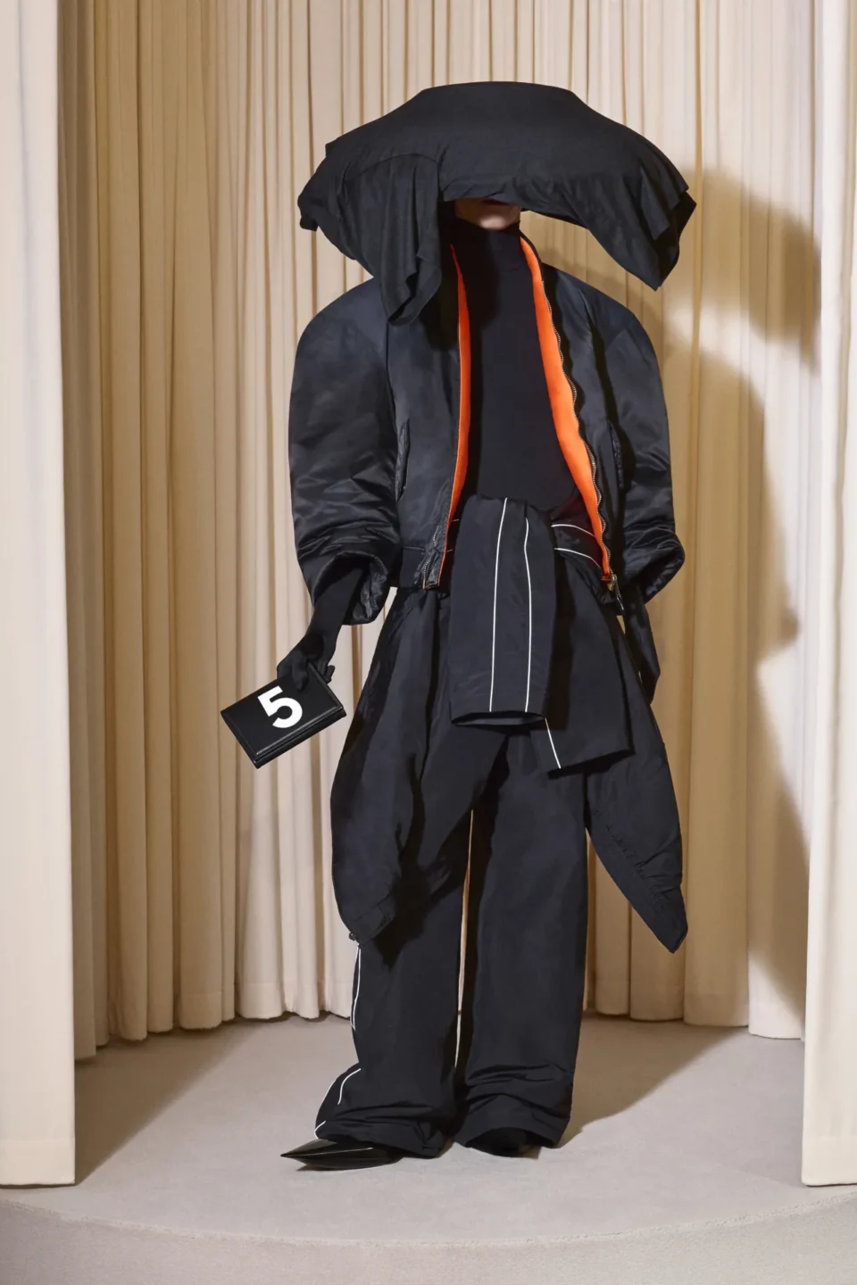 00005-balenciaga-fall-24-couture-credit-brand