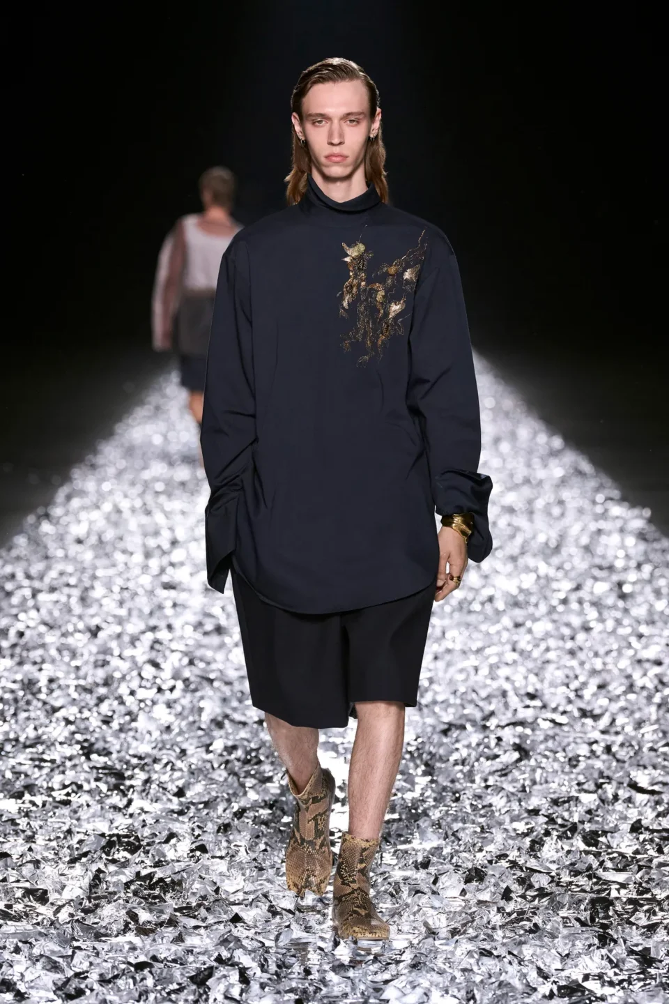 00005-dries-van-noten-spring-2025-menswear-credit-gorunway