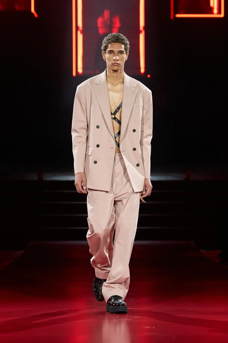 00007-dsquared2-spring-2025-menswear-credit-gorunway