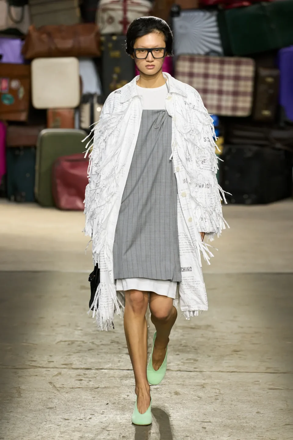 00008-moschino-spring-25-mens-credit-gorunway