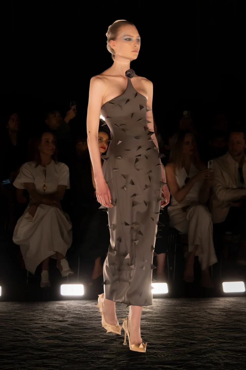 00008-schiaparelli-fall-2024-couture-credit-brand