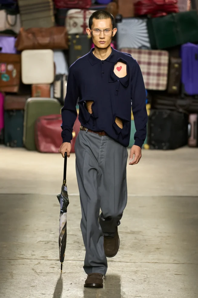 00009-moschino-spring-25-mens-credit-gorunway