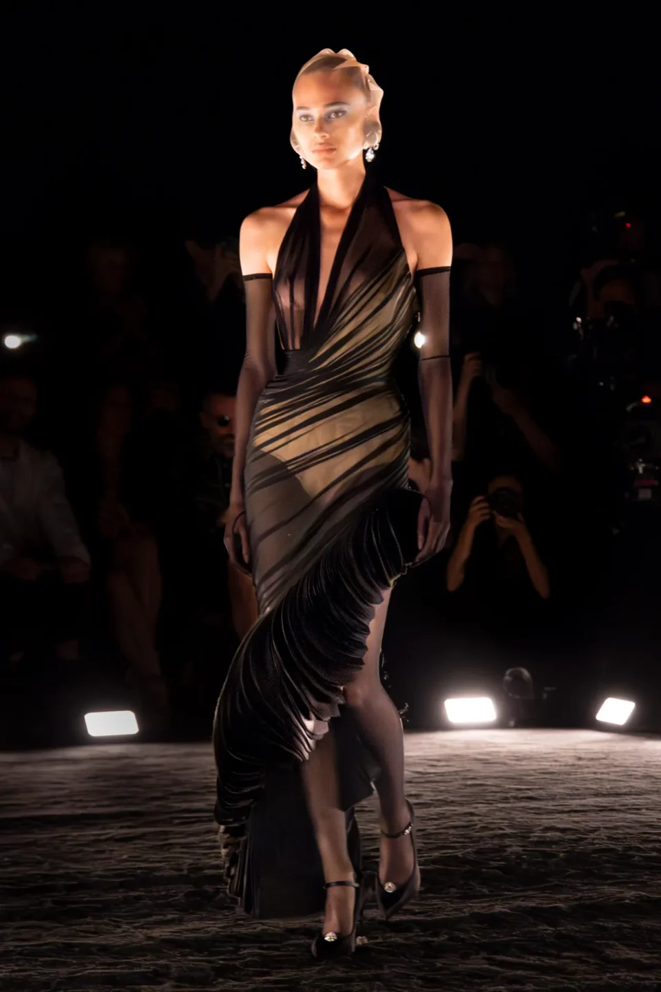 00009-schiaparelli-fall-2024-couture-credit-brand