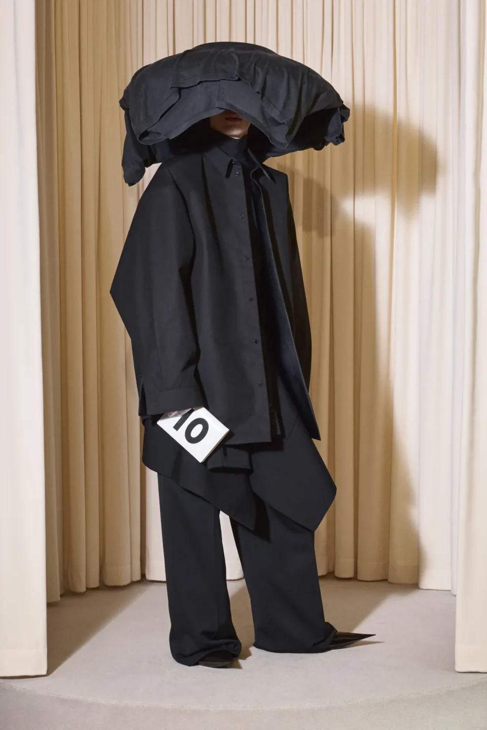 00010-balenciaga-fall-24-couture-credit-brand