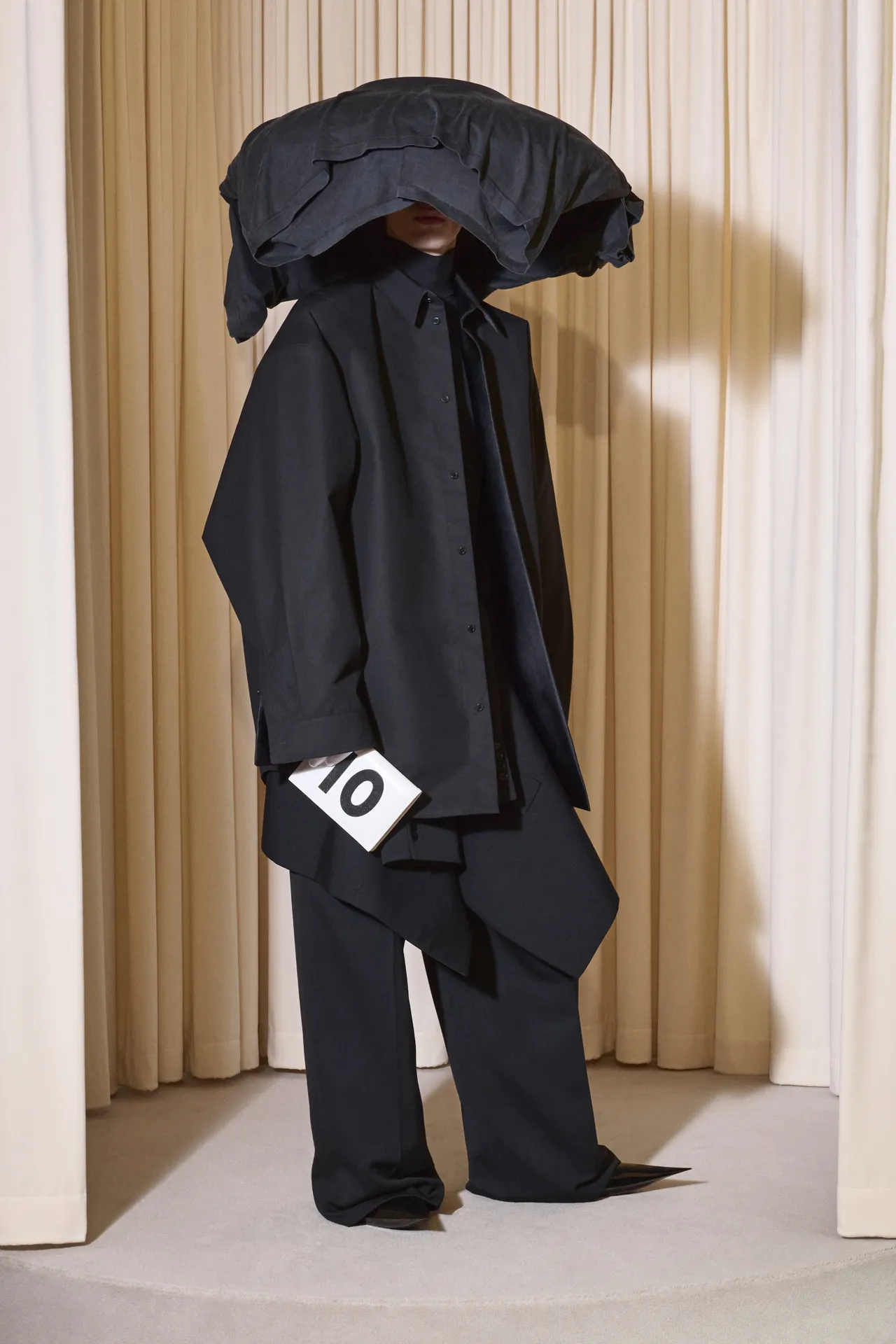 00010-balenciaga-fall-24-couture-credit-brand