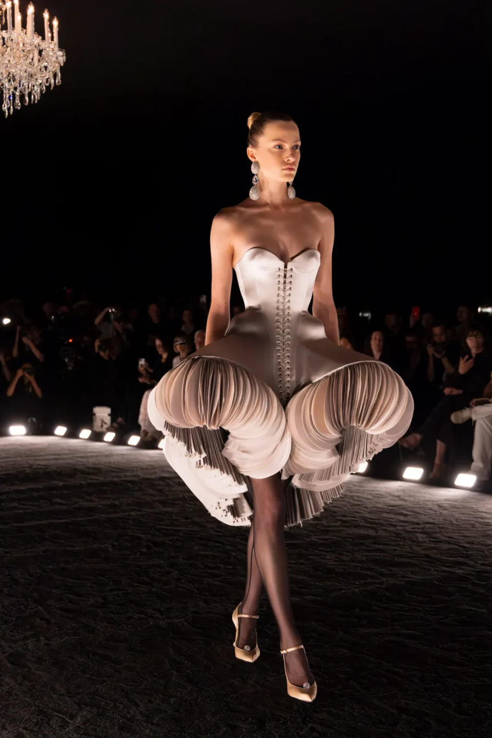 00010-schiaparelli-fall-2024-couture-credit-brand