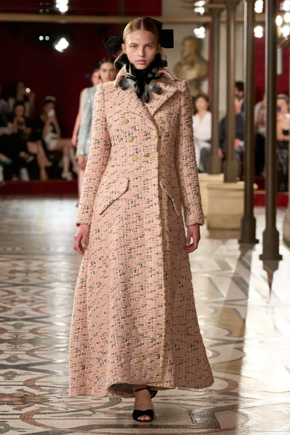 00011-chanel-fall-2024-couture-credit-gorunway