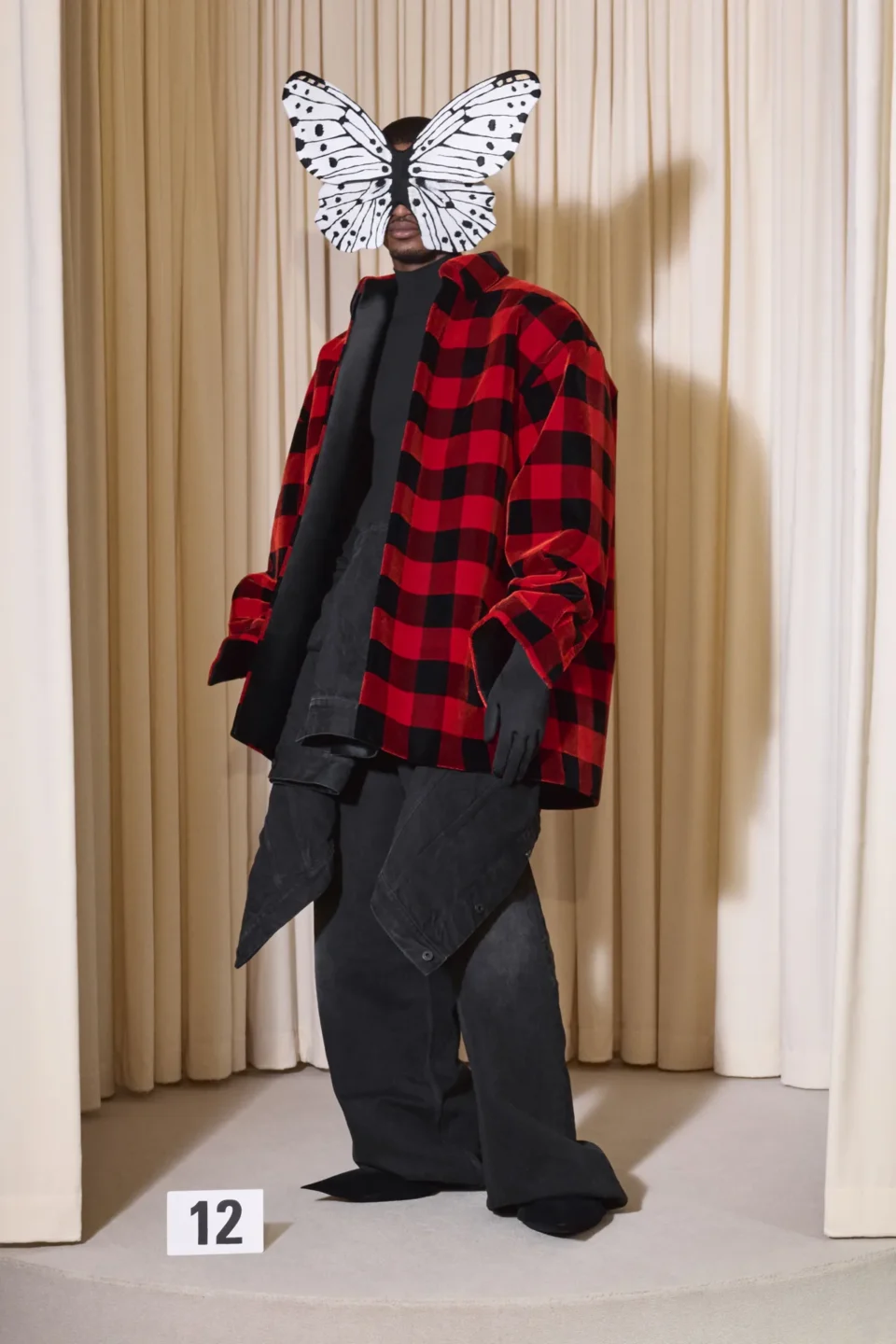00012-balenciaga-fall-24-couture-credit-brand