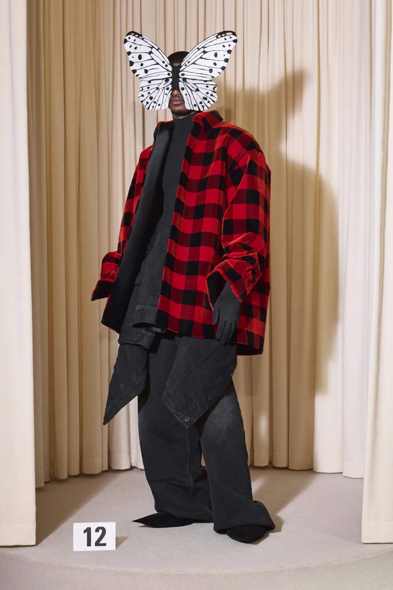 00012-balenciaga-fall-24-couture-credit-brand