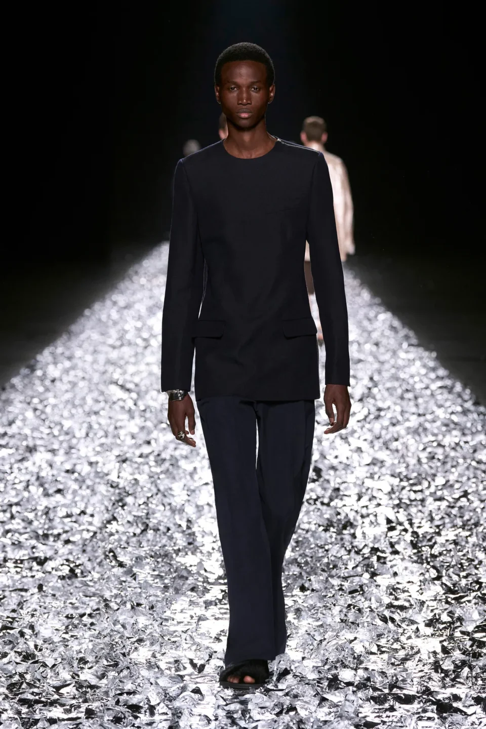00012-dries-van-noten-spring-2025-menswear-credit-gorunway