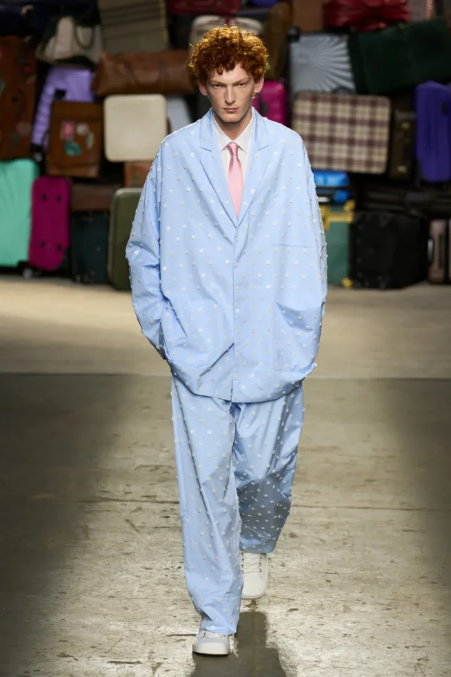 00012-moschino-spring-25-mens-credit-gorunway