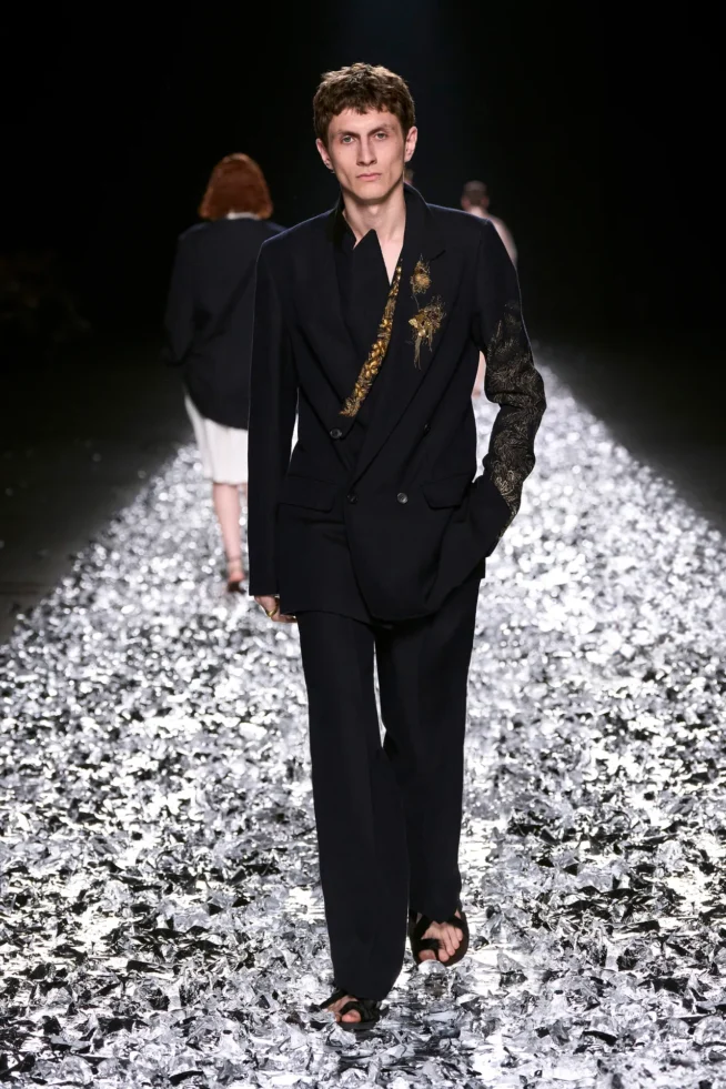 00013-dries-van-noten-spring-2025-menswear-credit-gorunway
