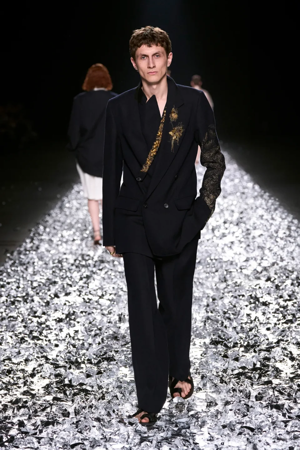 00013-dries-van-noten-spring-2025-menswear-credit-gorunway