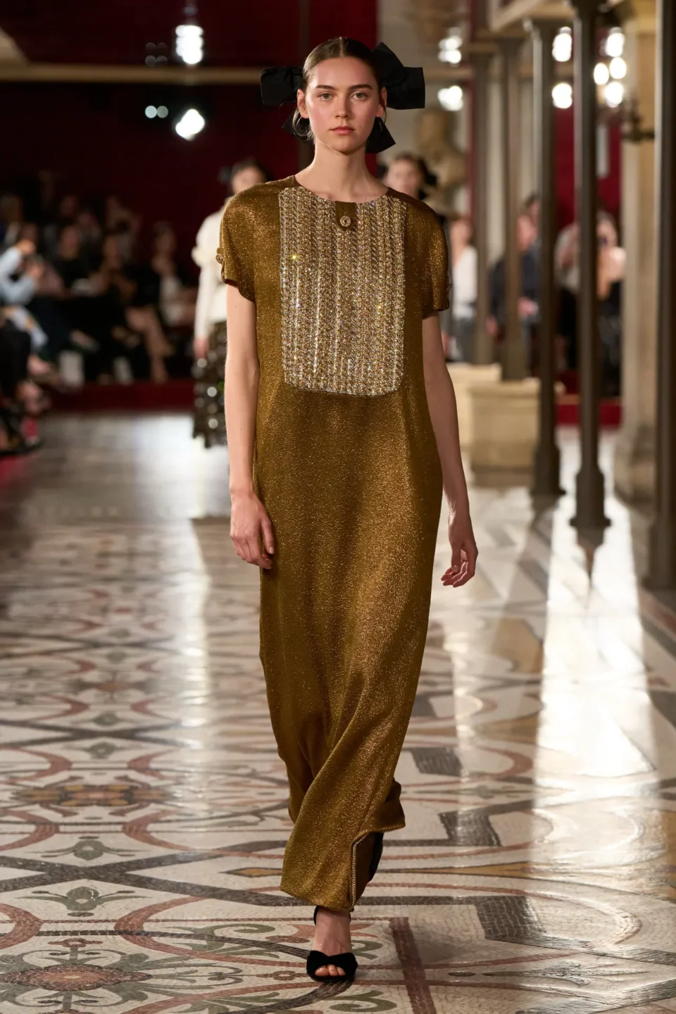 00014-chanel-fall-2024-couture-credit-gorunway