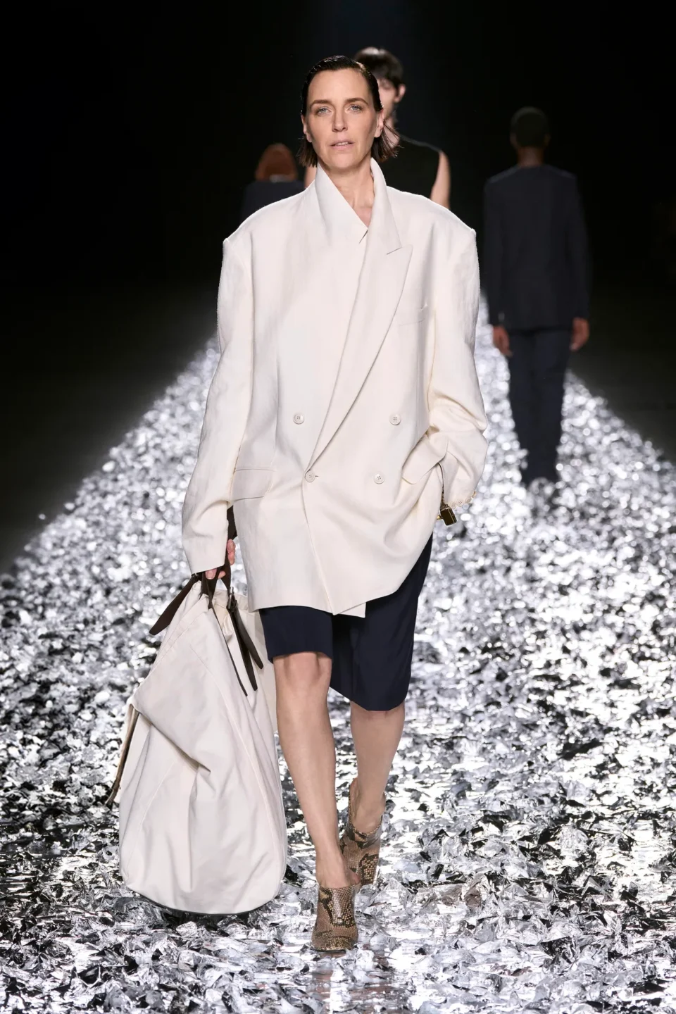 00014-dries-van-noten-spring-2025-menswear-credit-gorunway