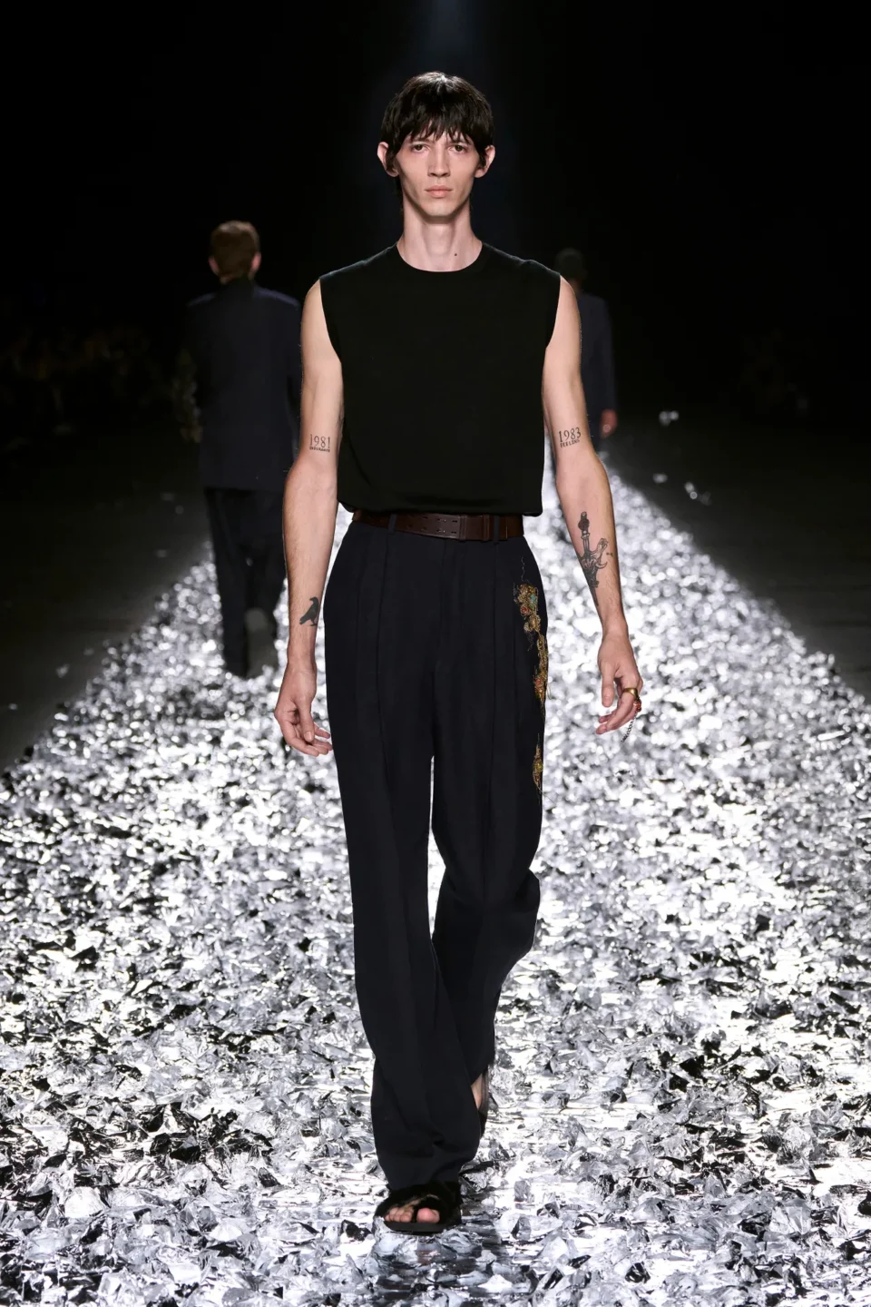 00015-dries-van-noten-spring-2025-menswear-credit-gorunway