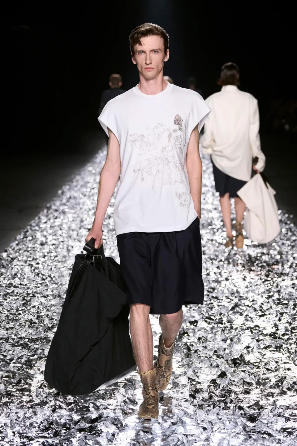 00016-dries-van-noten-spring-2025-menswear-credit-gorunway